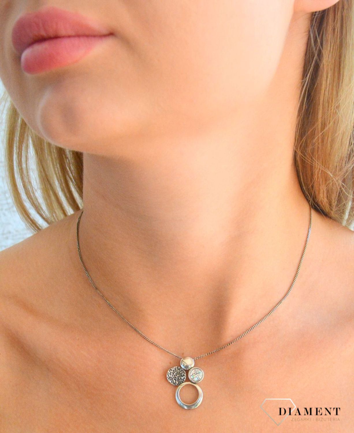 Łańcuszek srebrny rodowany 925 pancerka DIA-LAN-5897-925 1mm.  Łańcuszek to bardzo dobry pomysł na prezent dla siebie lub bliskiej osoby. Najchętniej wybierany jest jako prezent urodzinowy, ale nie tylko.1.jpg